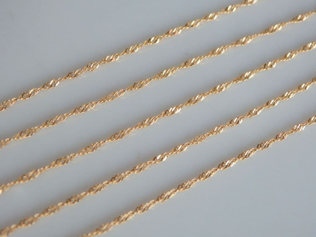 キャサリン　k18ネックレス スクリューチェーン 1.3㎜幅　つけっぱなし