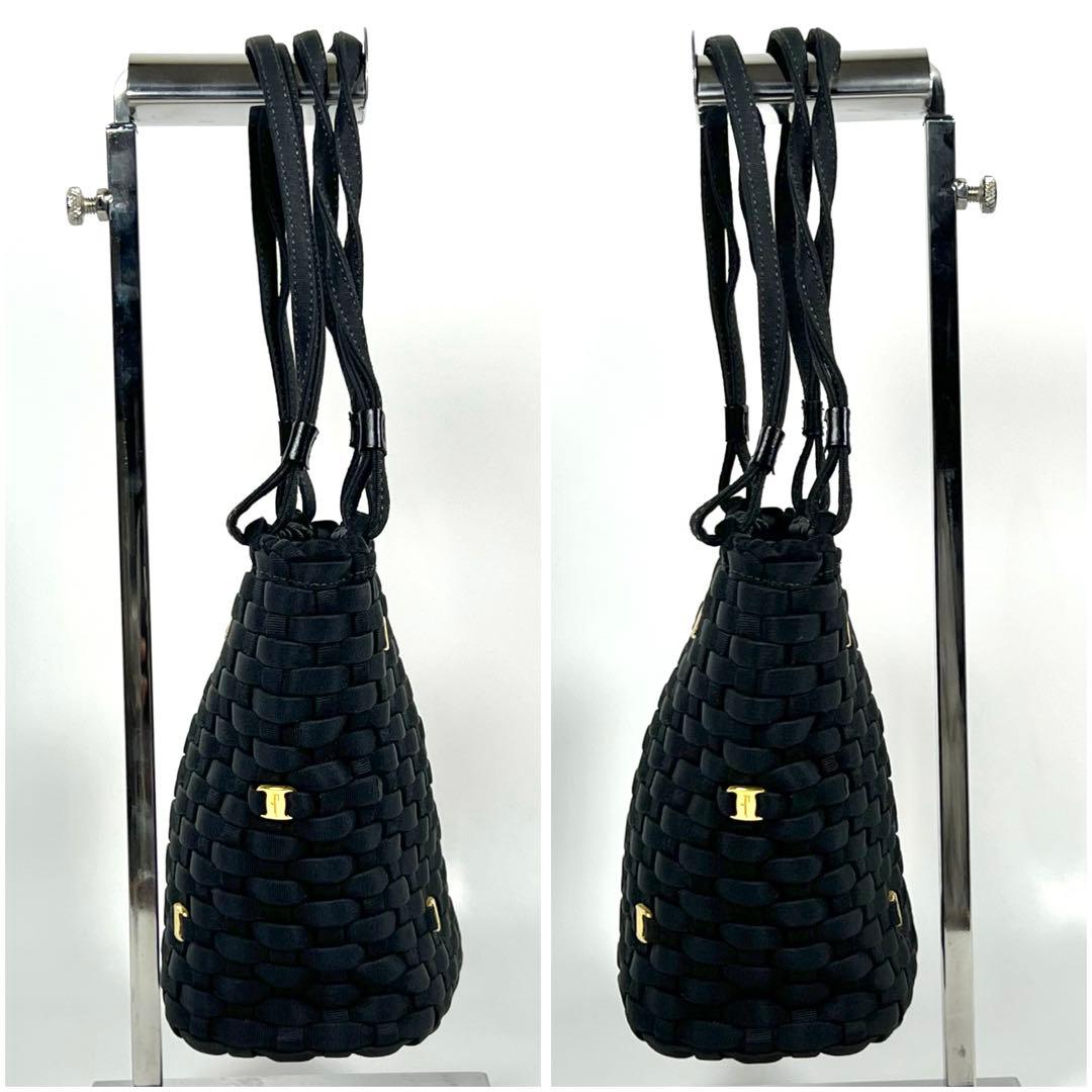 状態良好 サルヴァトーレ・フェラガモ ミニ カゴバッグ イタリア製 ブラック