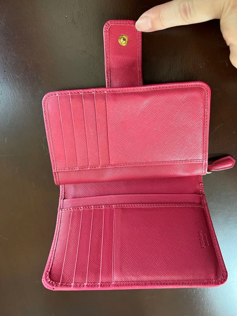 年始のセール！PRADA サファアーノ 財布 ピンクレッドマゼンタ