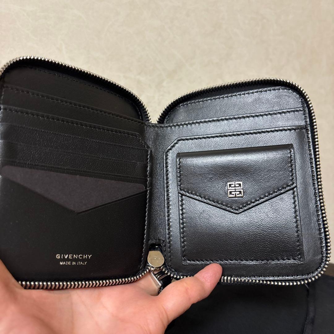GIVENCHY ブラックレザー財布