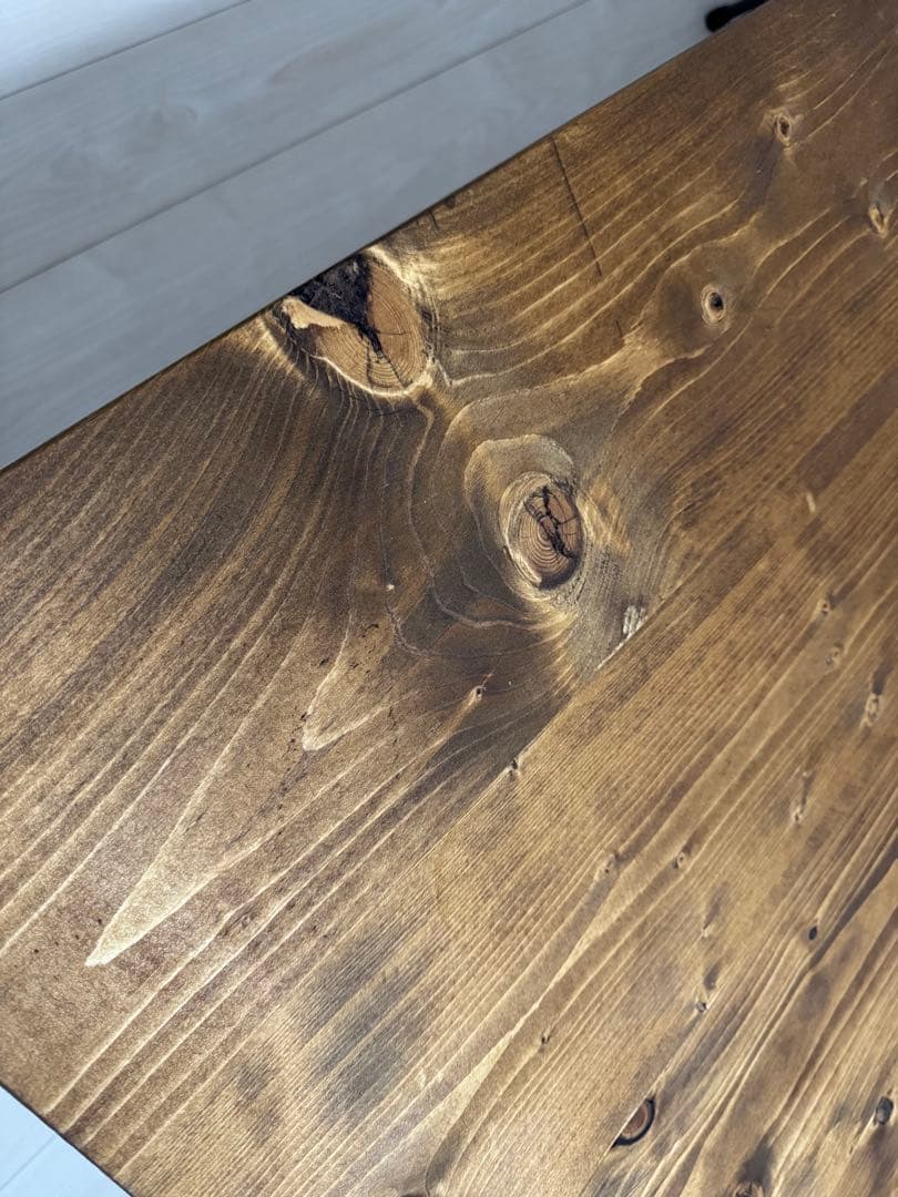 ブラウン木製ダイニングテーブル