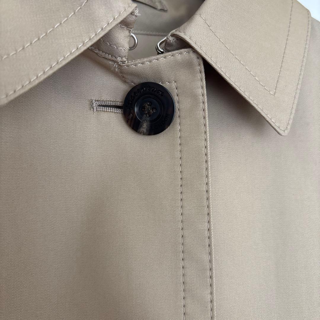 アクアスキュータム　トレンチコート