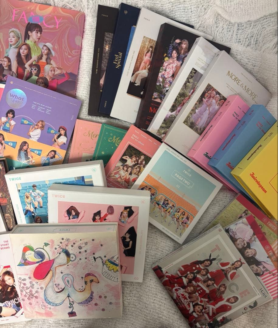 TWICE アルバム、CD83点+複数トレカまとめ売り