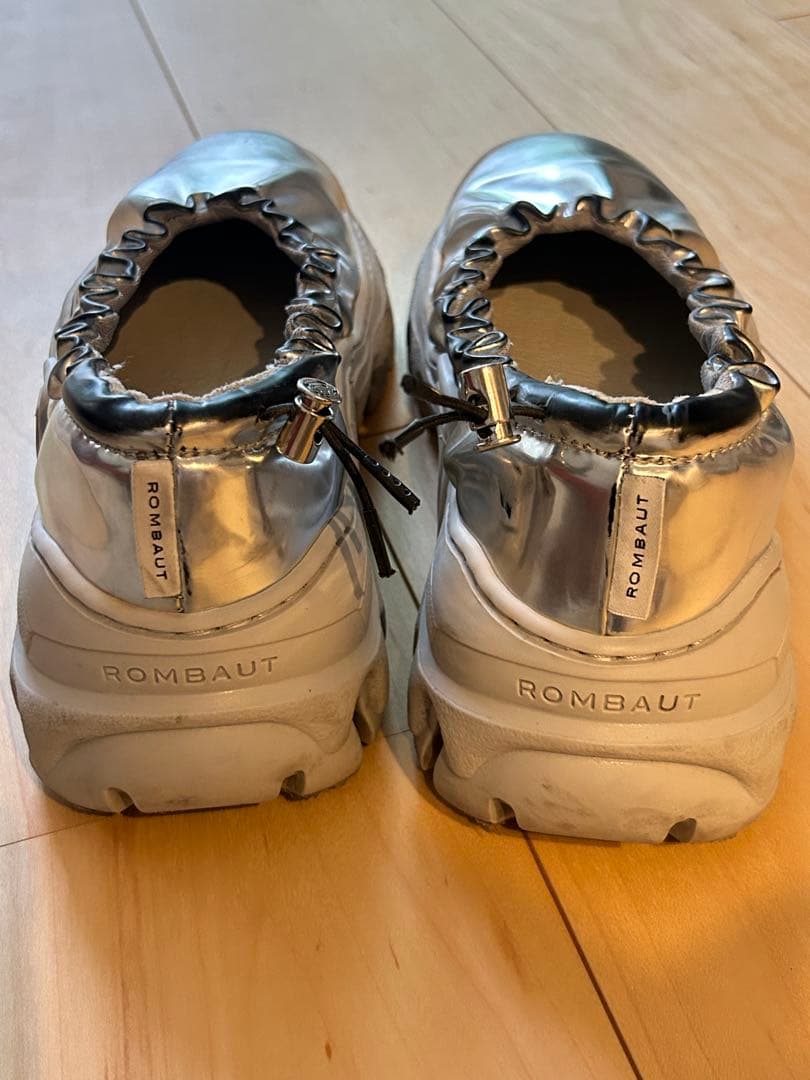 ROMBAUT シルバーフラットシューズ
