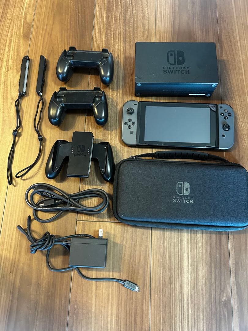 Nintendo Switch 本体 + 公式キャリングケース