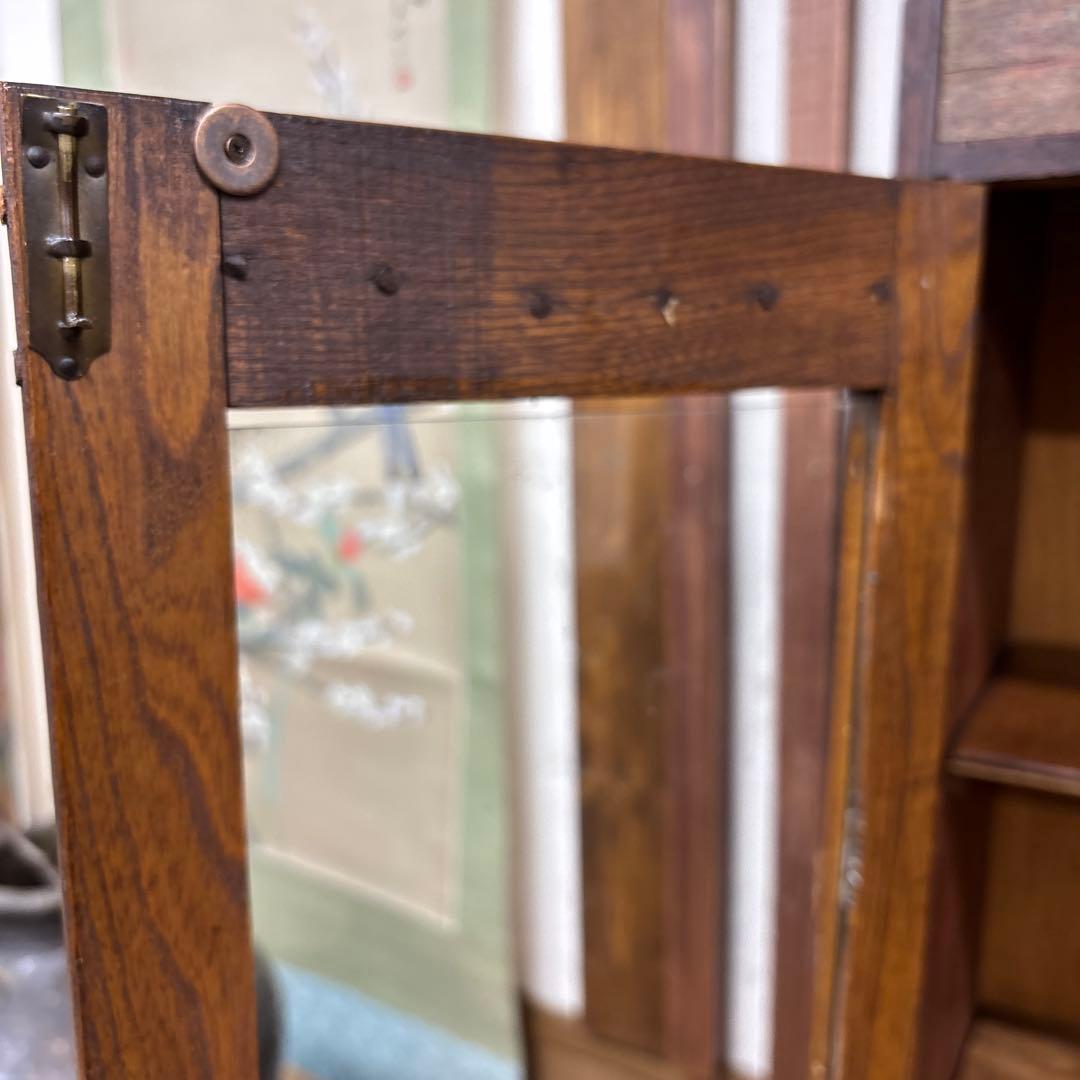 古い木製 ガラス扉キャビネット 古家具 飾り棚 収納棚 【送料込み】