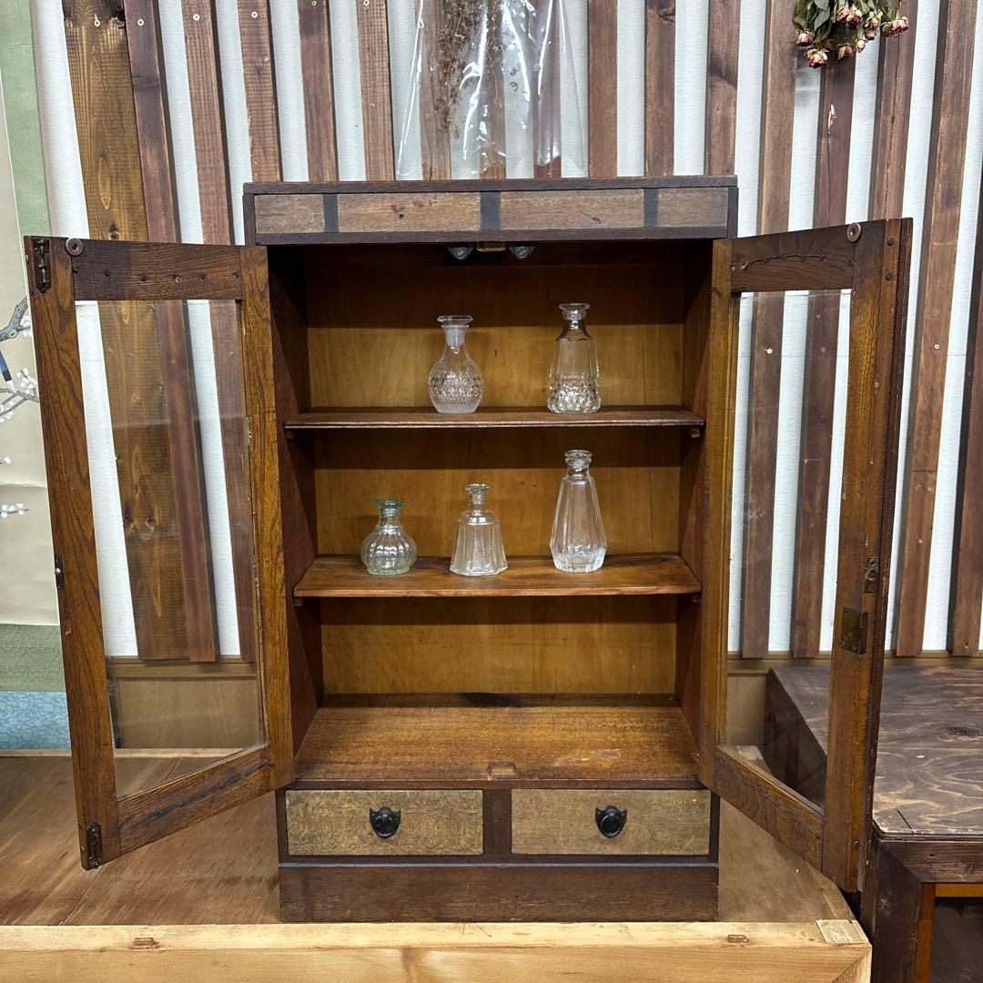 古い木製 ガラス扉キャビネット 古家具 飾り棚 収納棚 【送料込み】