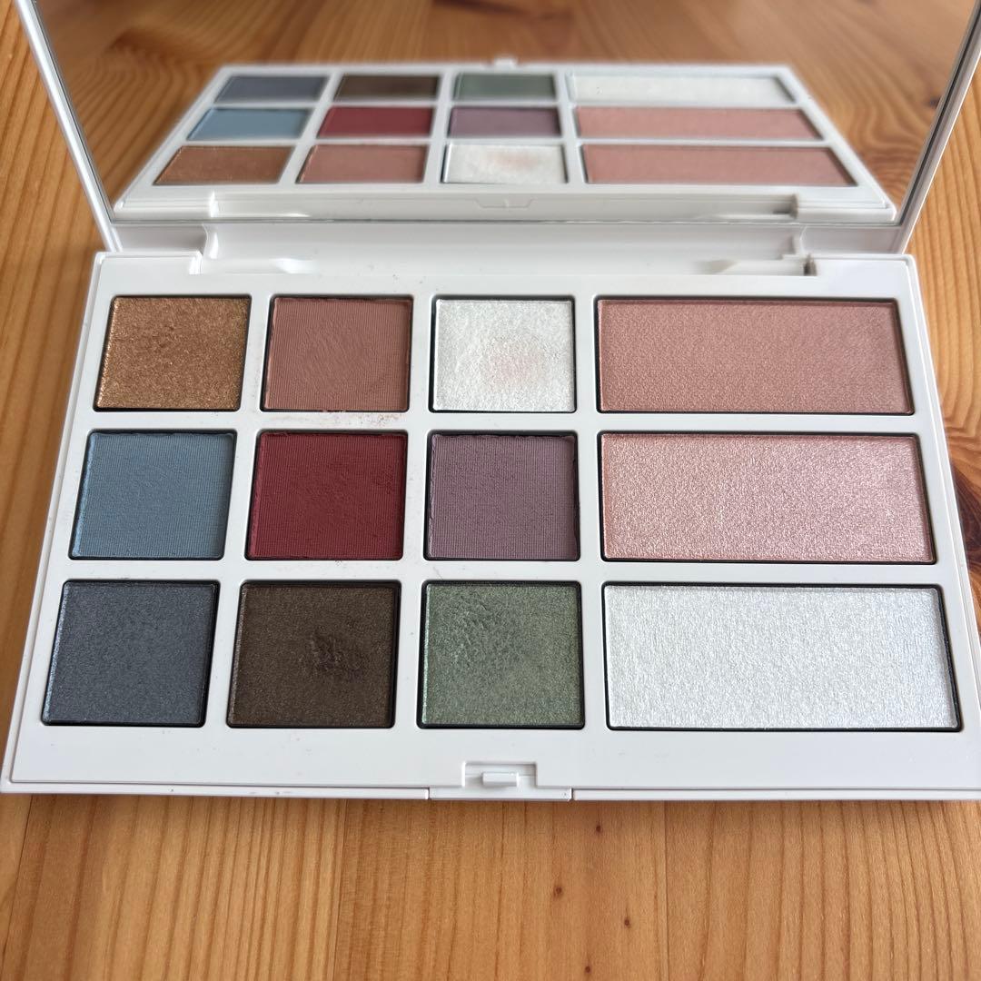 アディクション　アイ ＆ ブラッシュ パレット　“アンアースド ラスター“