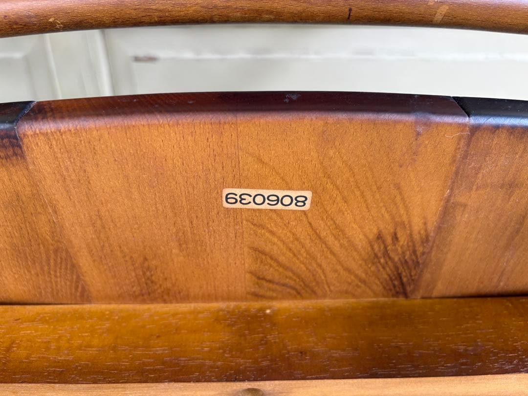 カリモク コロニアル ダイニングチェア 2脚セット 806039 馬車刻印付き