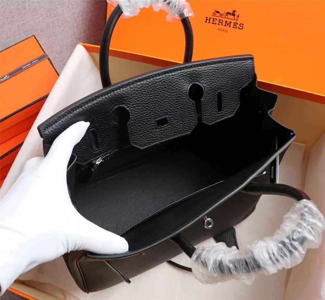 国内即発ノベルティ　ハンドバッグです　ブラック　バッグ