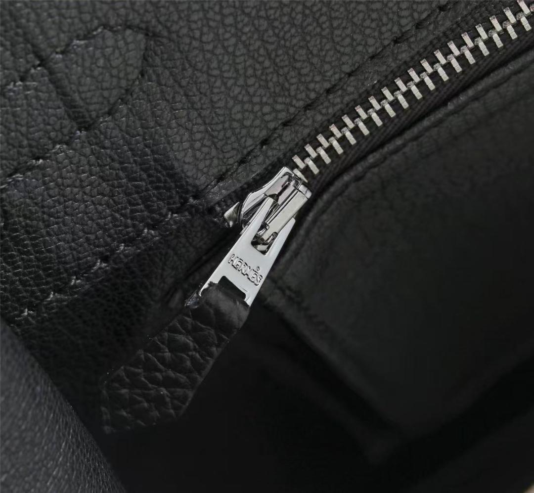 国内即発ノベルティ　ハンドバッグです　ブラック　バッグ