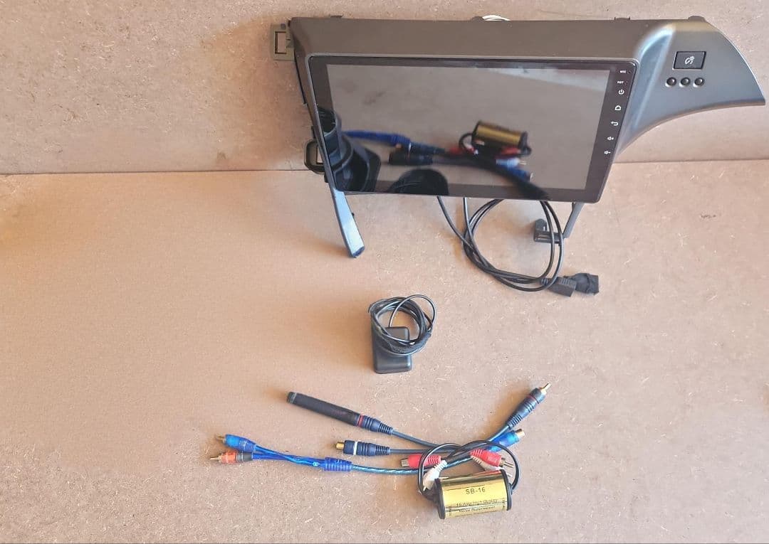 アンドロイドナビ 30プリウスZVW30 CarPlay HUD穴無