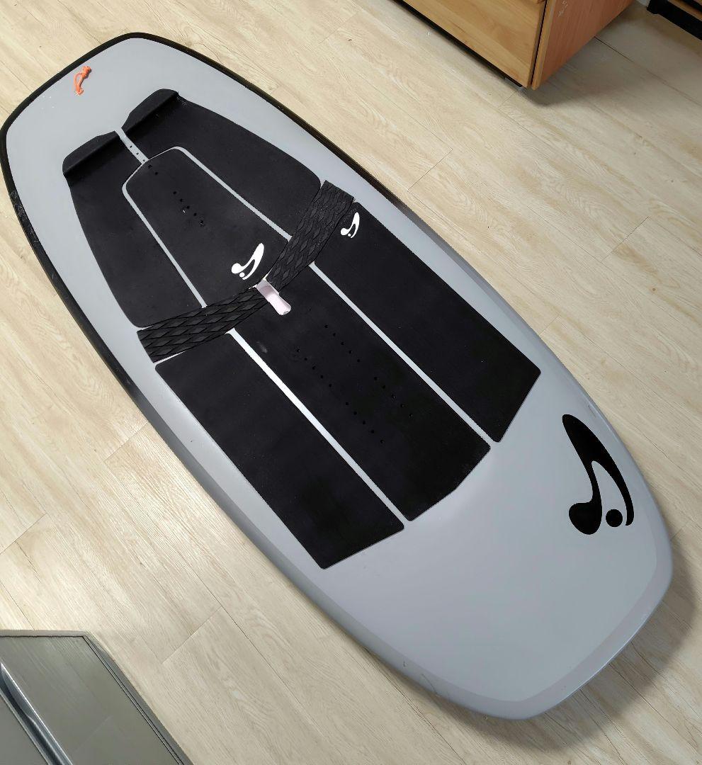 5'9\"　Amundson Customs foilboard 113L