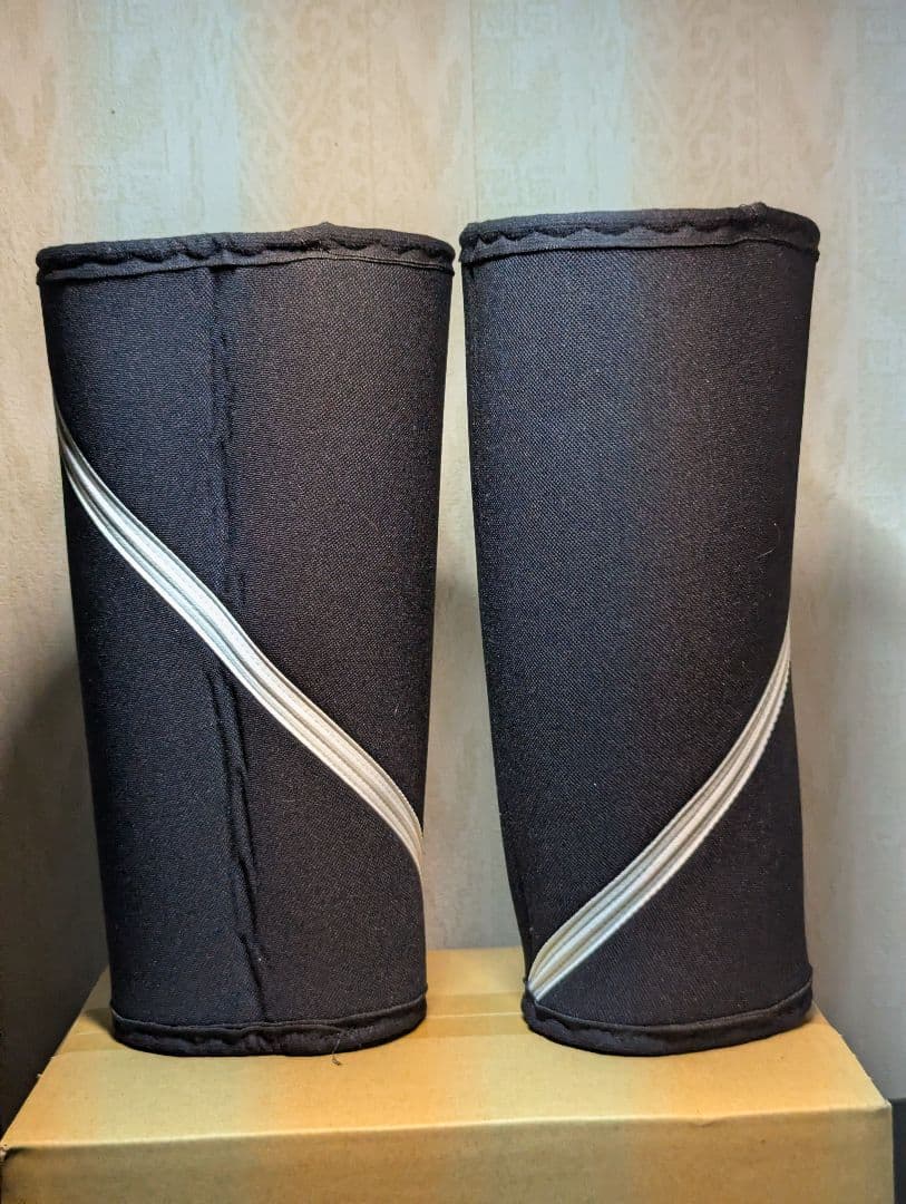 SBD ブラック/ホワイト Momentum ニースリーブ Lサイズ