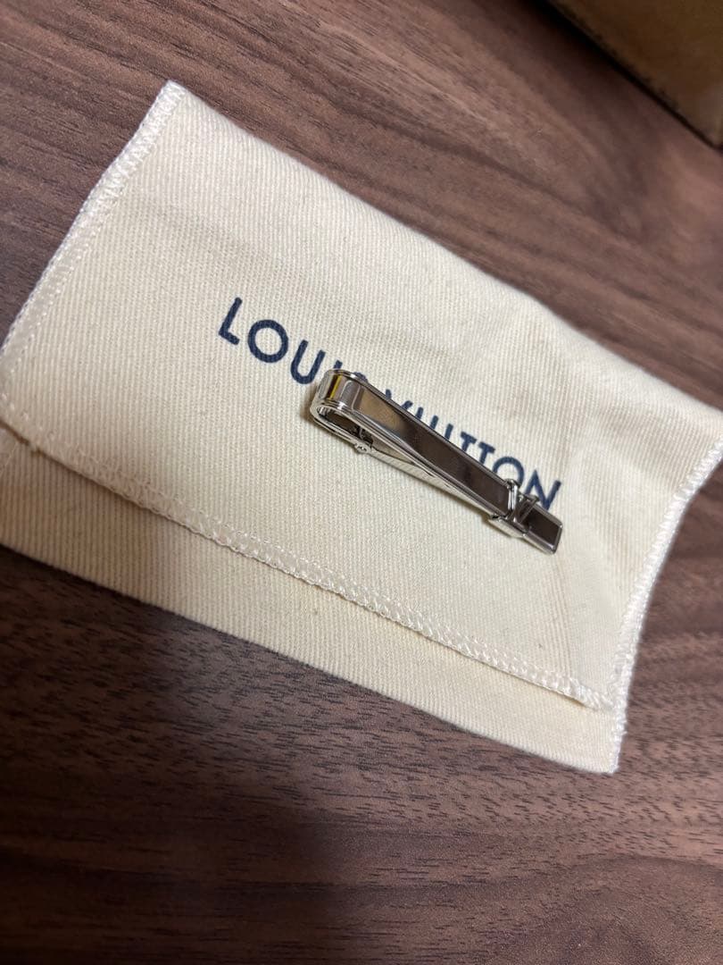 LOUIS VUITTON ネクタイピン 専用ポーチ付き