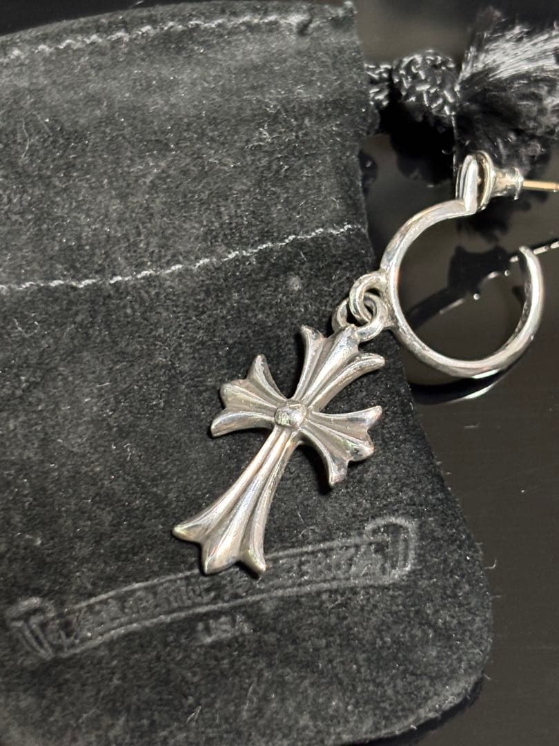 クロムハーツ　シルバー クロスモチーフ ピアス(片耳用)