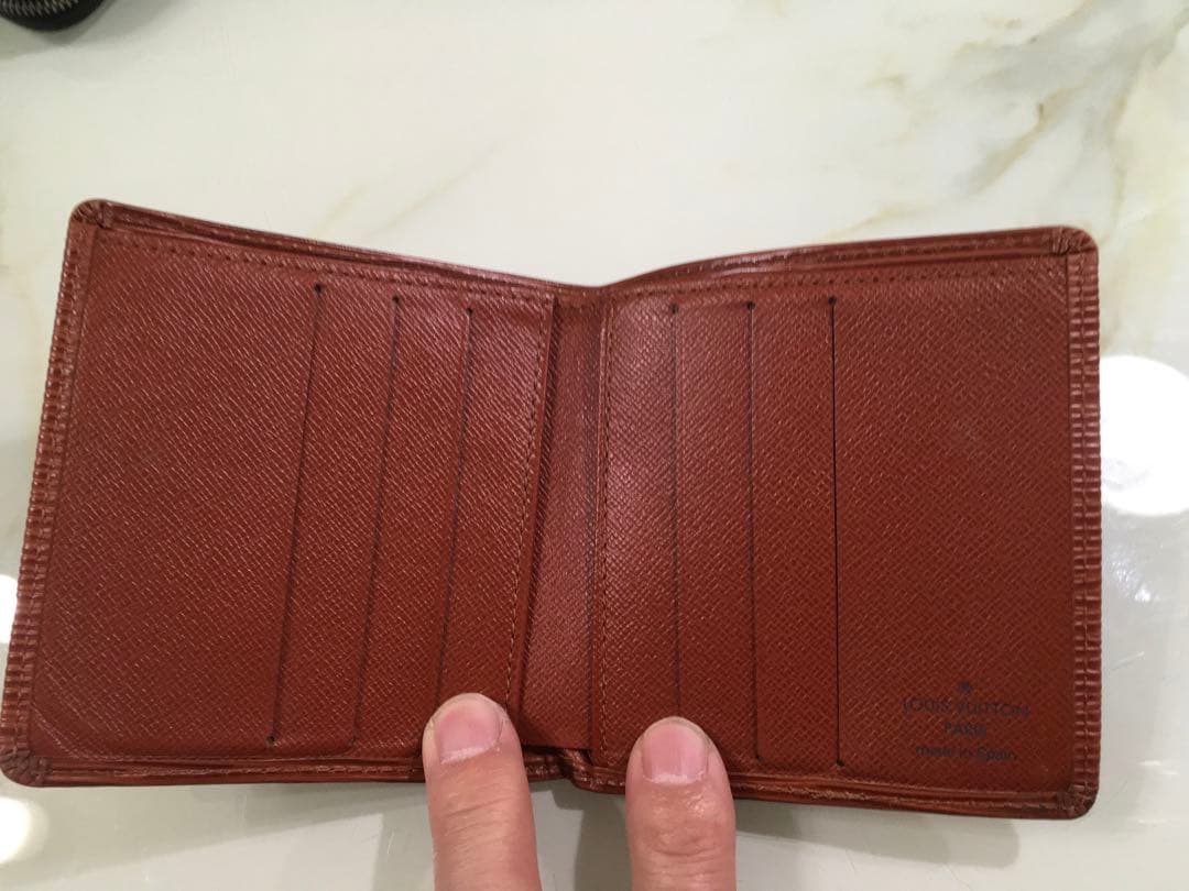 Louis Vuitton エピ　二つ折り札カード入れブラウン