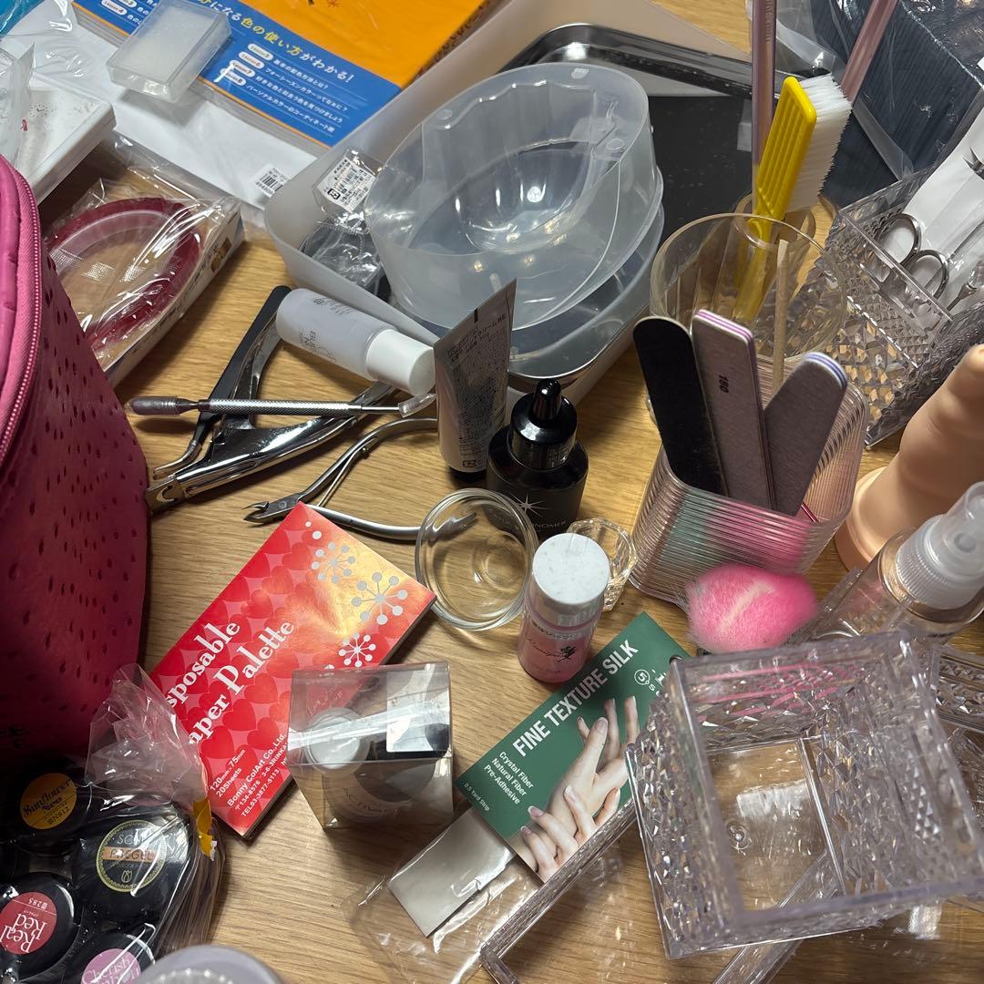 ネイルアート用品セットと教材