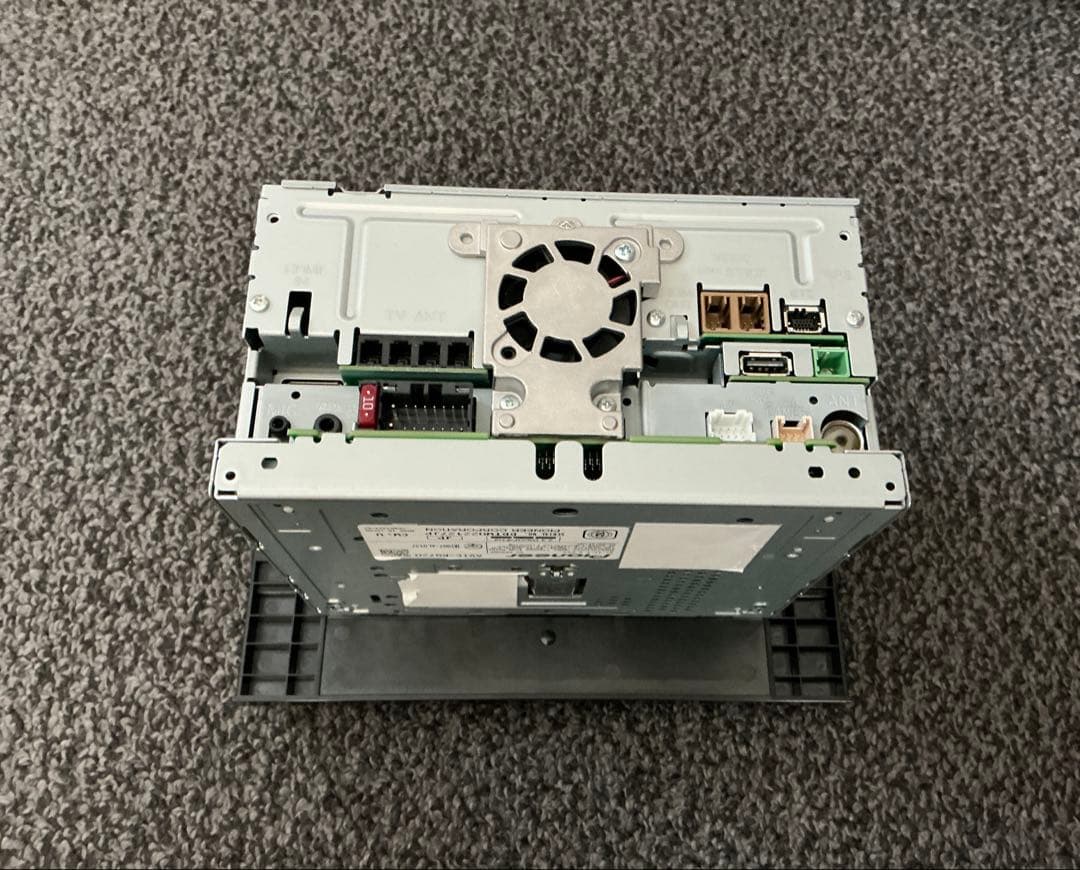 楽ナビ AVIC-RQ720 9インチ大画面