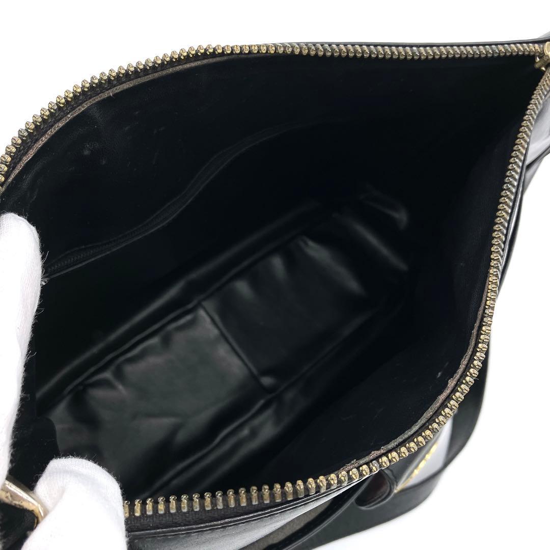 【GUCCI】ショルダーバッグ　シェリーライン　インターロッキング　レザー　黒色