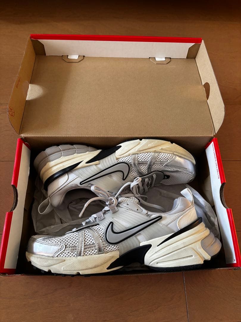 【新品箱付き】NIKE V2K RUN サミットホワイト シルバー 25cm