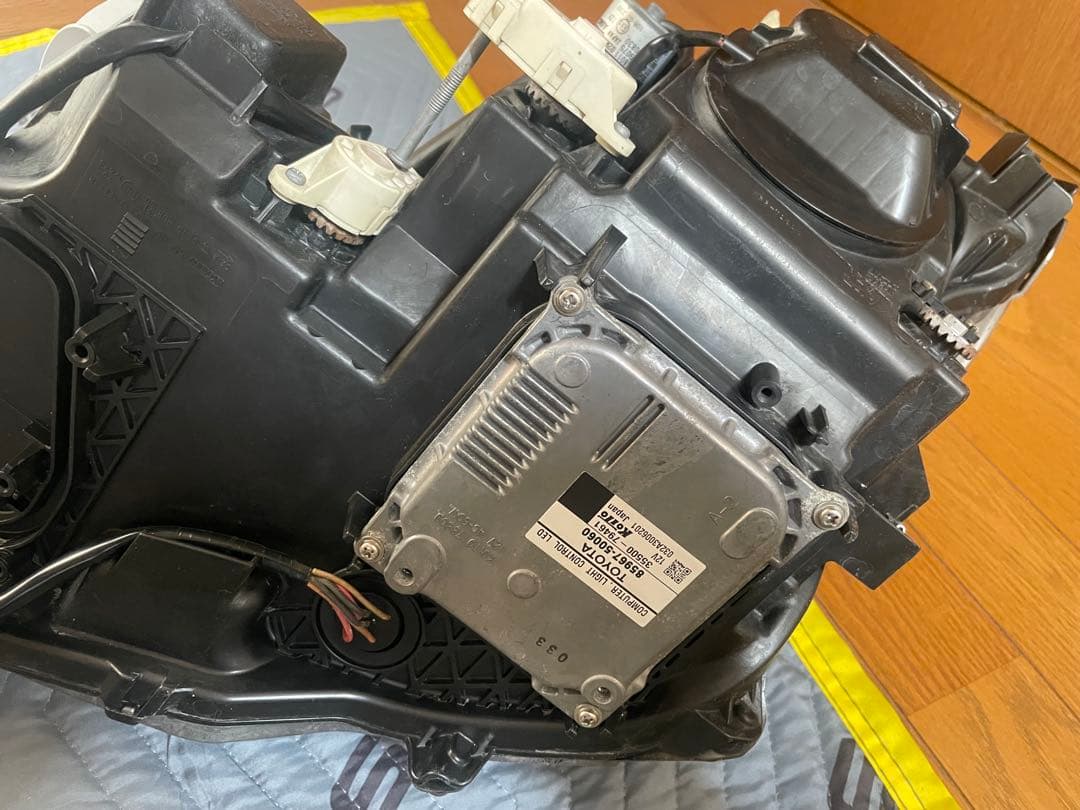 LEXUS LS600 中期　純正3眼LED ヘッドライト