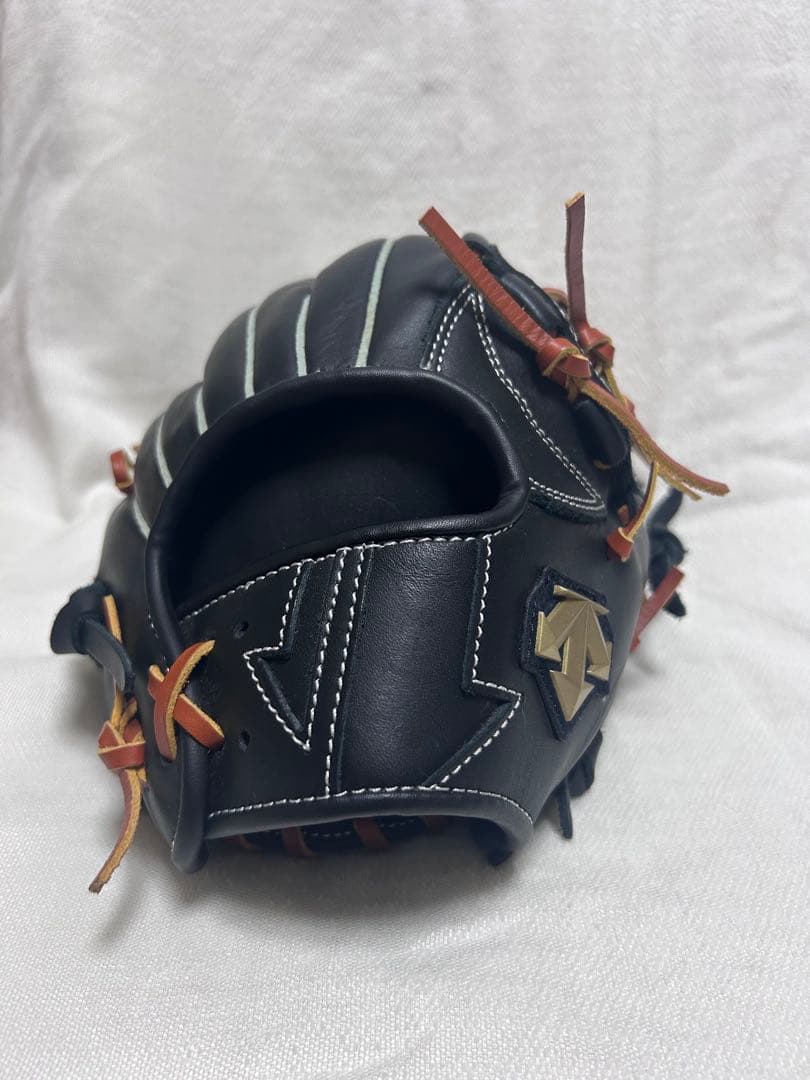 軟式野球グローブ 黒 レザー 編み込みスタイル