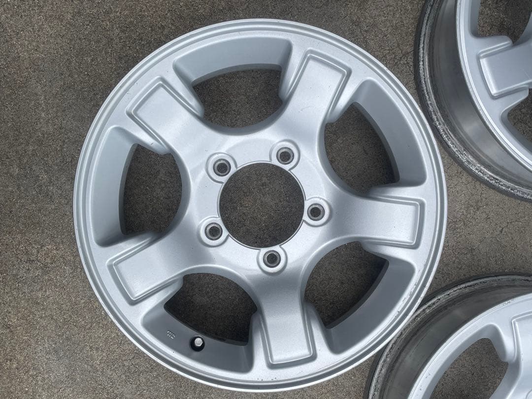 ジムニー純正アルミホイール エアバルブ付き‼️