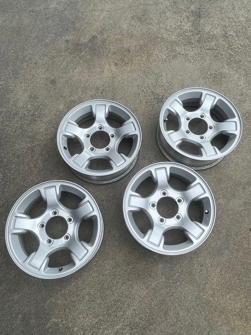 ジムニー純正アルミホイール エアバルブ付き‼️