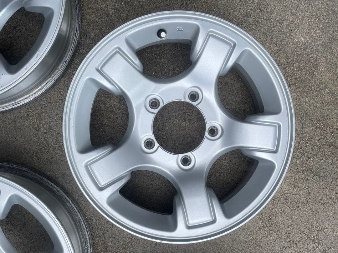 ジムニー純正アルミホイール エアバルブ付き‼️