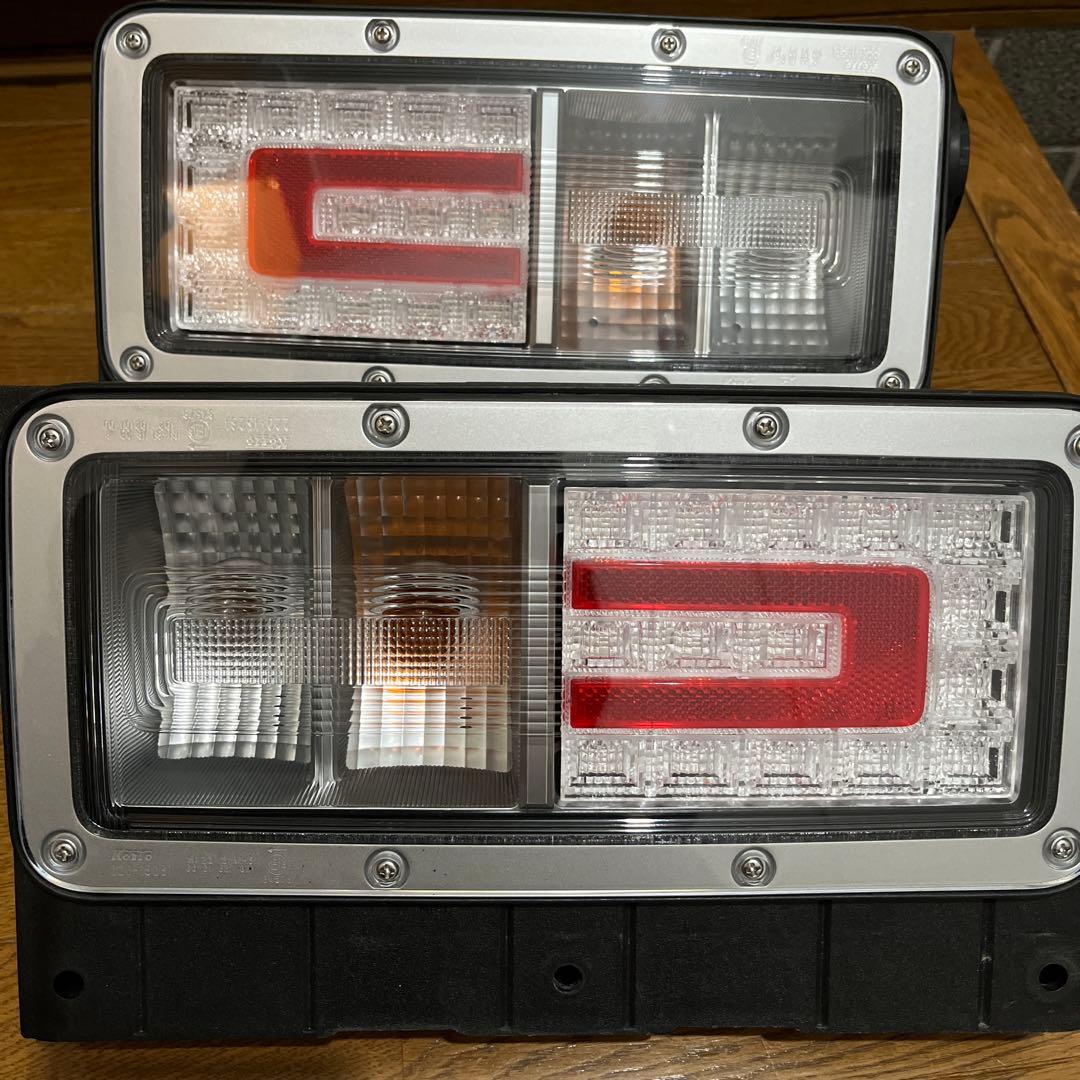 日野　HINO 純正　LED テールランプ　小糸製　左右セット