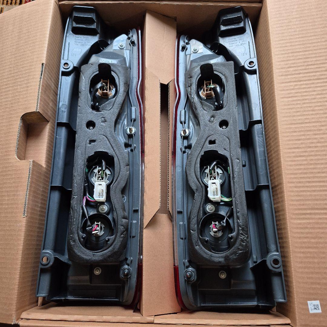 ハイエース　200系　純正　テールランプ左右 新車外し