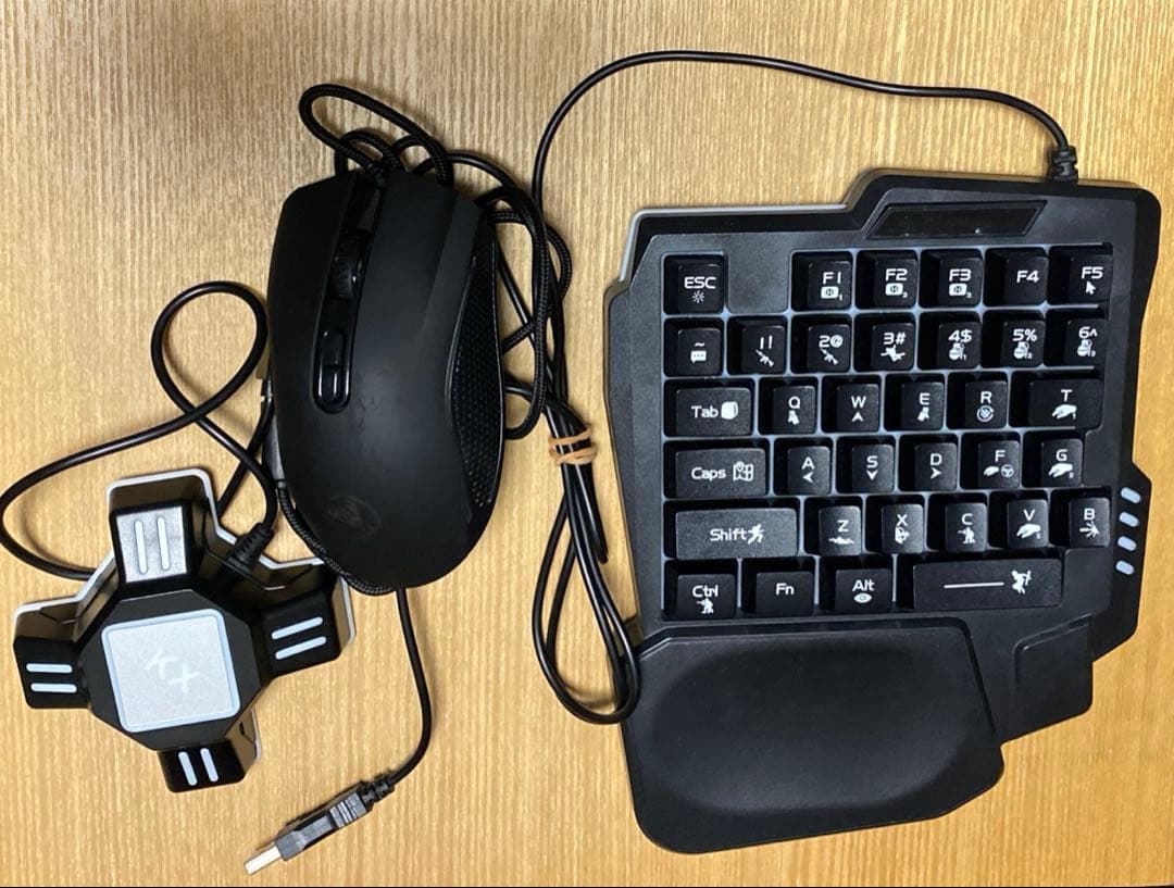 ニンテンドーSwitch +カセット3つ +キーボード＋コントローラー