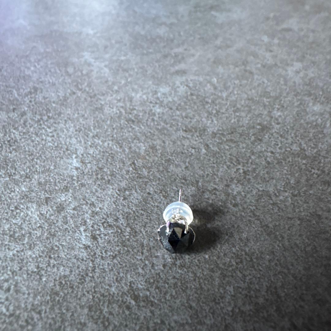 Pt900ブラックダイヤピアス 片方ピアス1.0ct 片耳ピアス