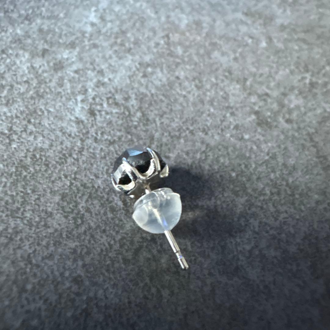 Pt900ブラックダイヤピアス 片方ピアス1.0ct 片耳ピアス