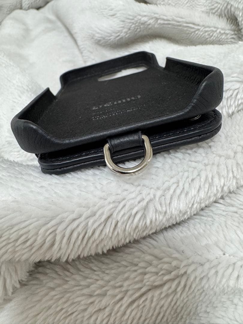 DEMIU ブラック レザー スタッズ iPhone15Proケース