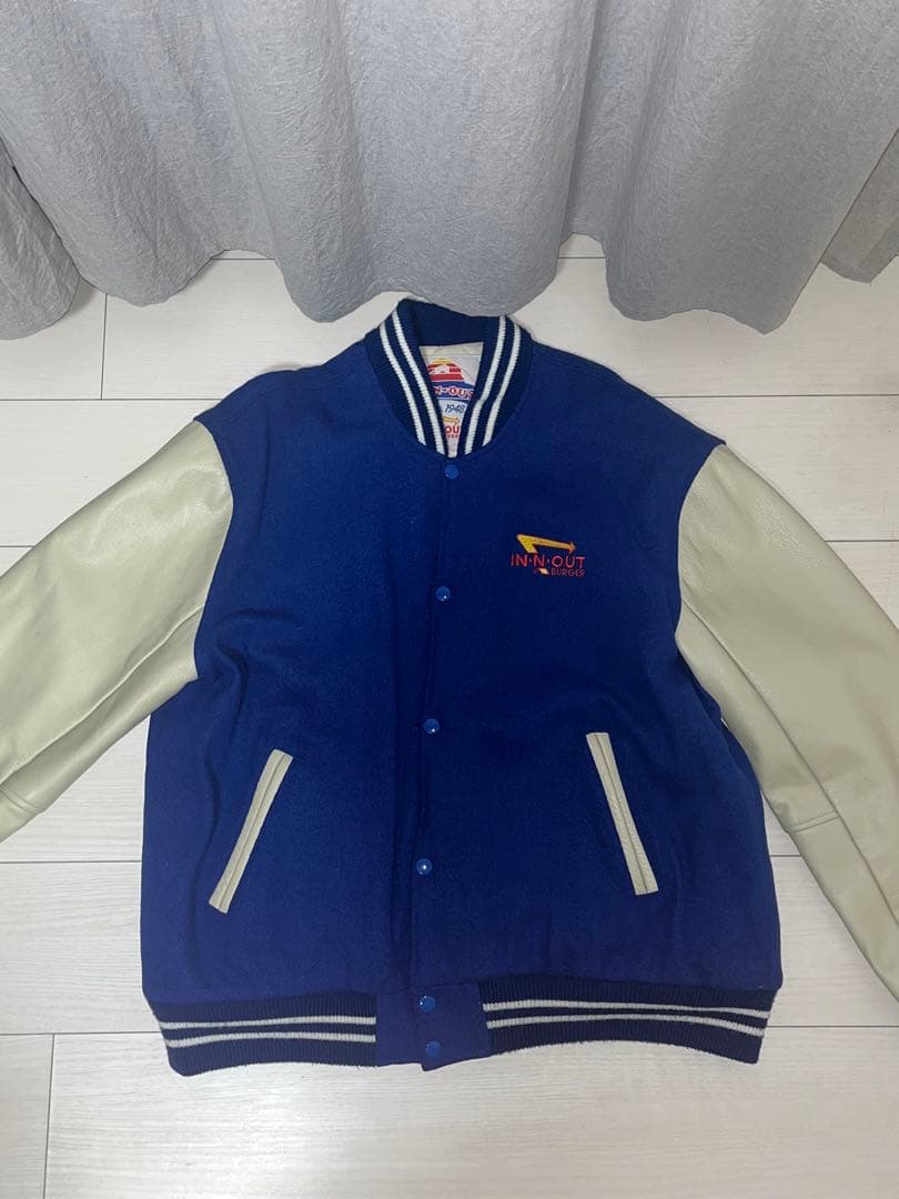 In-N-Out スタジャン 青・白　袖レザー　刺繍2000年代〜2010年代