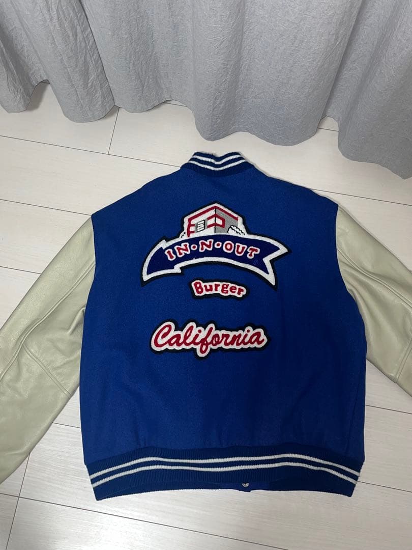 In-N-Out スタジャン 青・白　袖レザー　刺繍2000年代〜2010年代