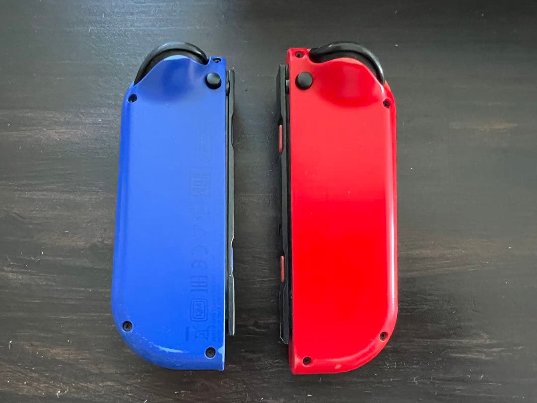 used NintendoSwitch 本体&マリオカートハンドル2つ付き