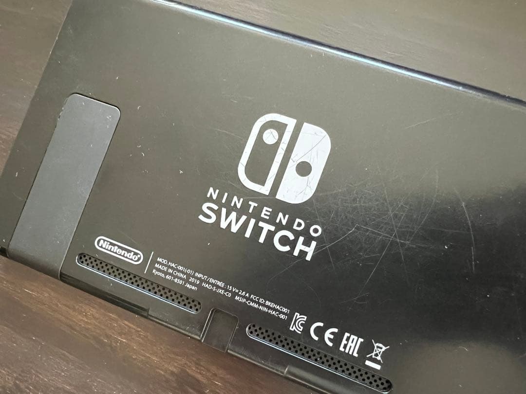 used NintendoSwitch 本体&マリオカートハンドル2つ付き