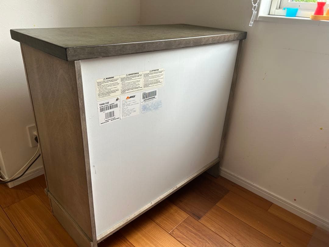 ASHLEYヴィンテージ風キャビネットVennilux 海外定価 約5万円相当