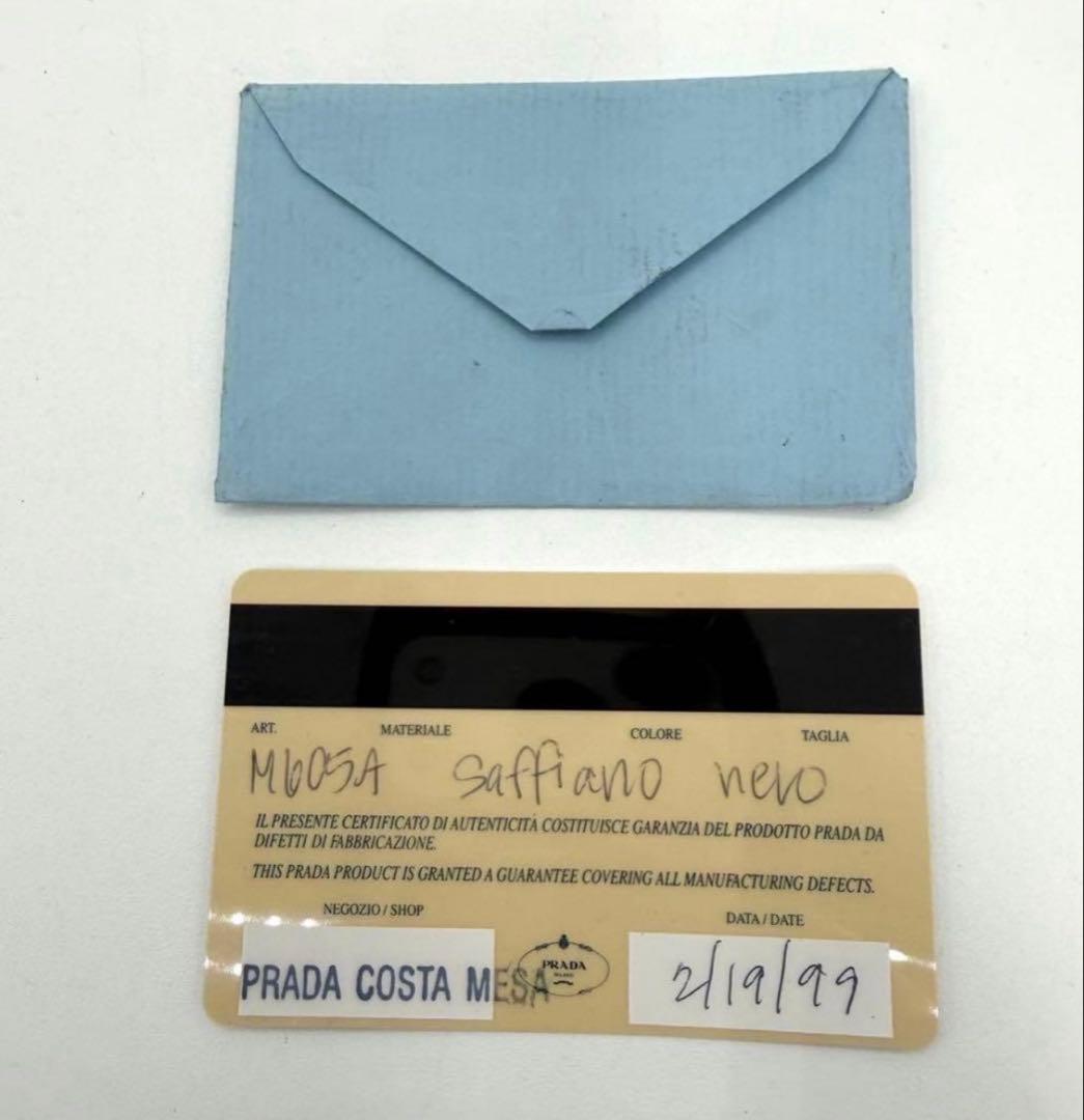 PRADA ブラック レザー 二つ折り財布　三角ロゴプレート