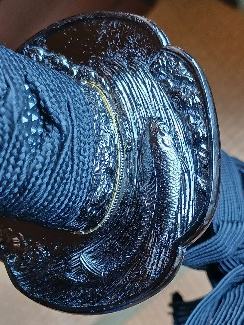 模造刀、新撰組.永倉新八愛刀(播州手柄山氏繁)写し 一貫巻拵、鐔.燻し銀鯉滝登り