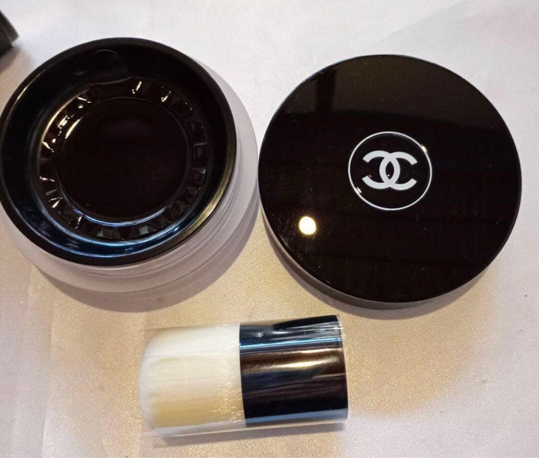 新品シャネル　ヴィタルミエールルースパウダー　N°10