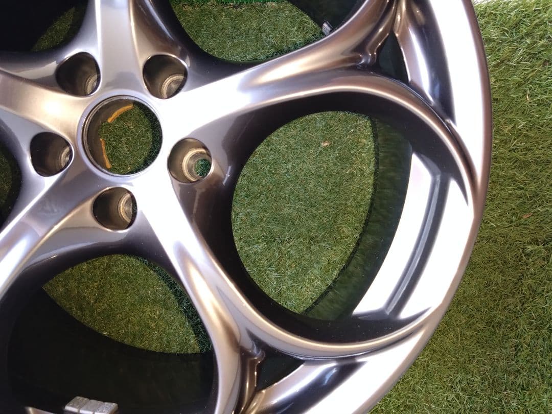 アルファロメオ　ジュリアベローチェ　グレー19インチ梅ホイール　１本　ガリ傷あり