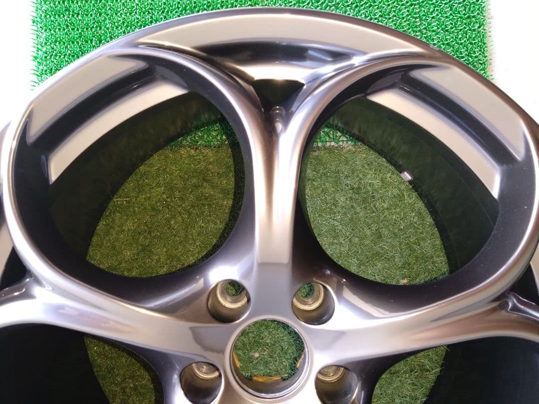 アルファロメオ　ジュリアベローチェ　グレー19インチ梅ホイール　１本　ガリ傷あり