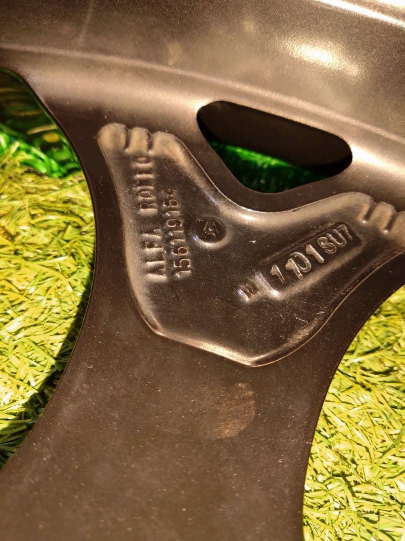 アルファロメオ　ジュリアベローチェ　グレー19インチ梅ホイール　１本　ガリ傷あり