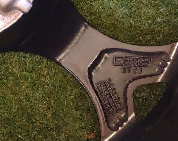 アルファロメオ　ジュリアベローチェ　グレー19インチ梅ホイール　１本　ガリ傷あり