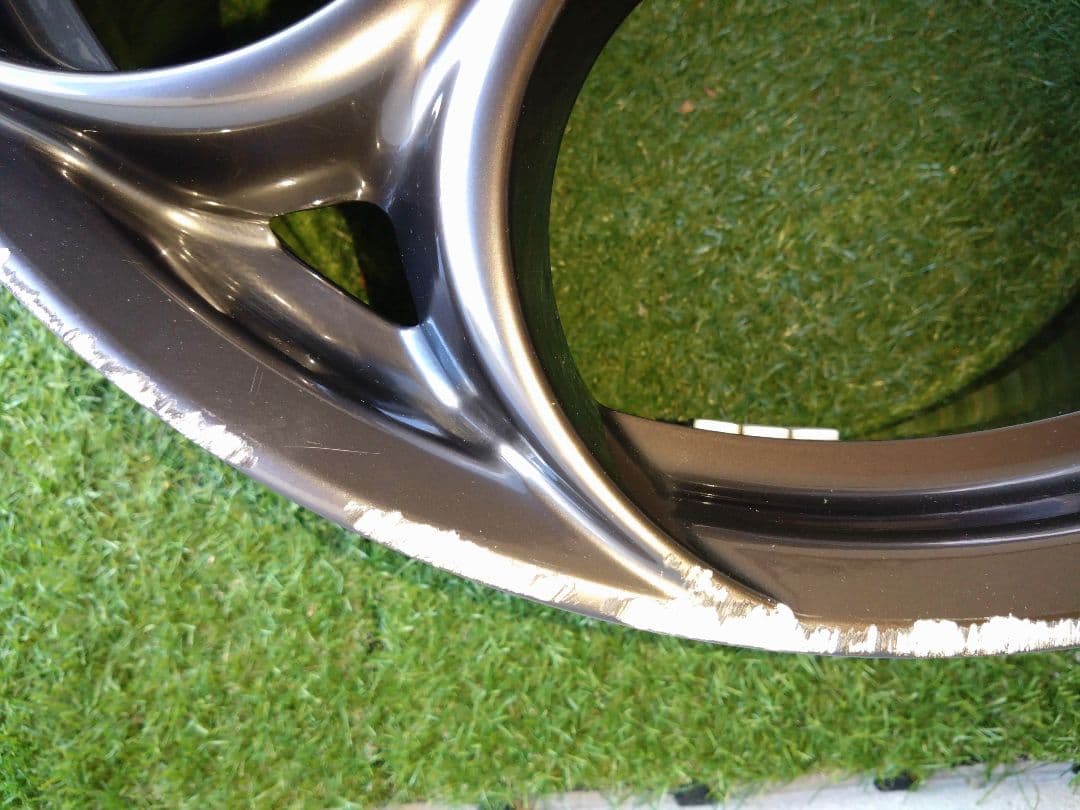 アルファロメオ　ジュリアベローチェ　グレー19インチ梅ホイール　１本　ガリ傷あり