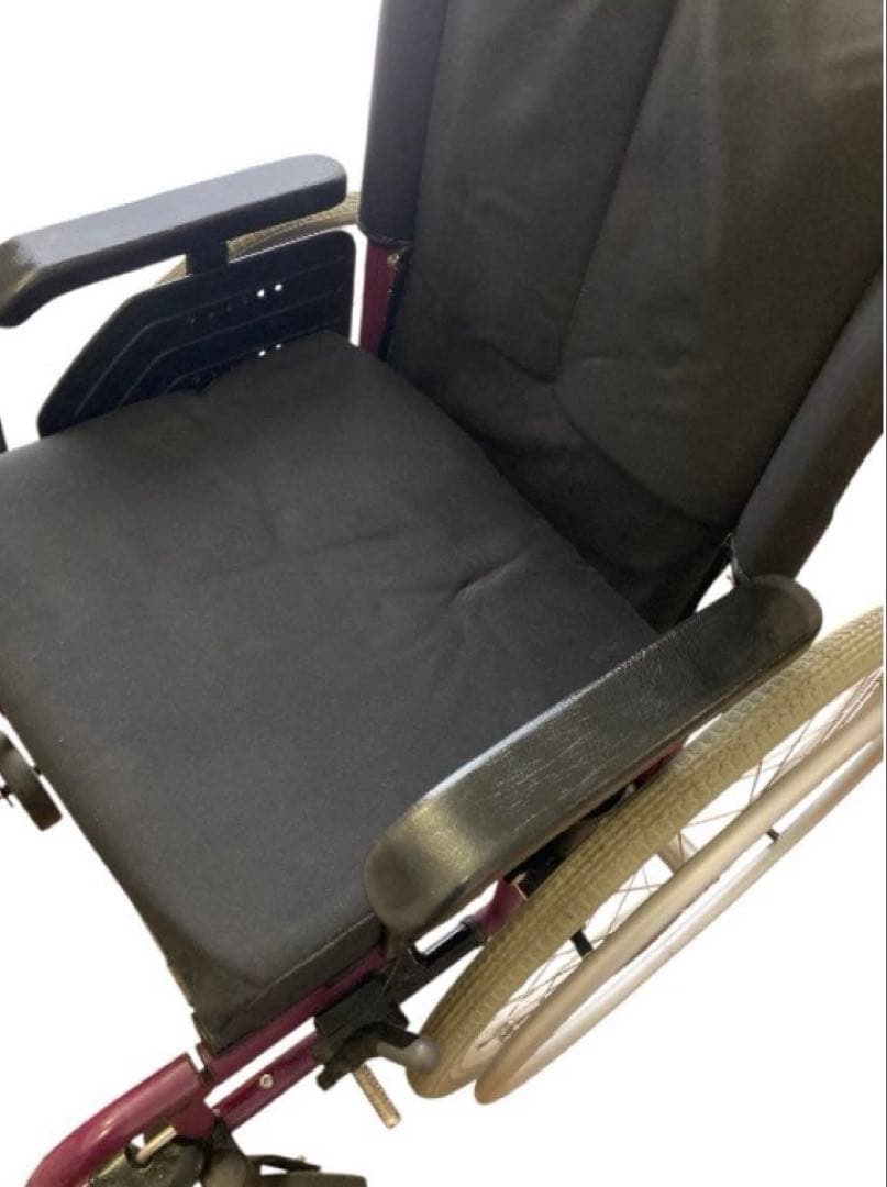 自走・介護兼用車椅子 転倒防止機能 フットレスト開閉　褥瘡防止エアクッション付